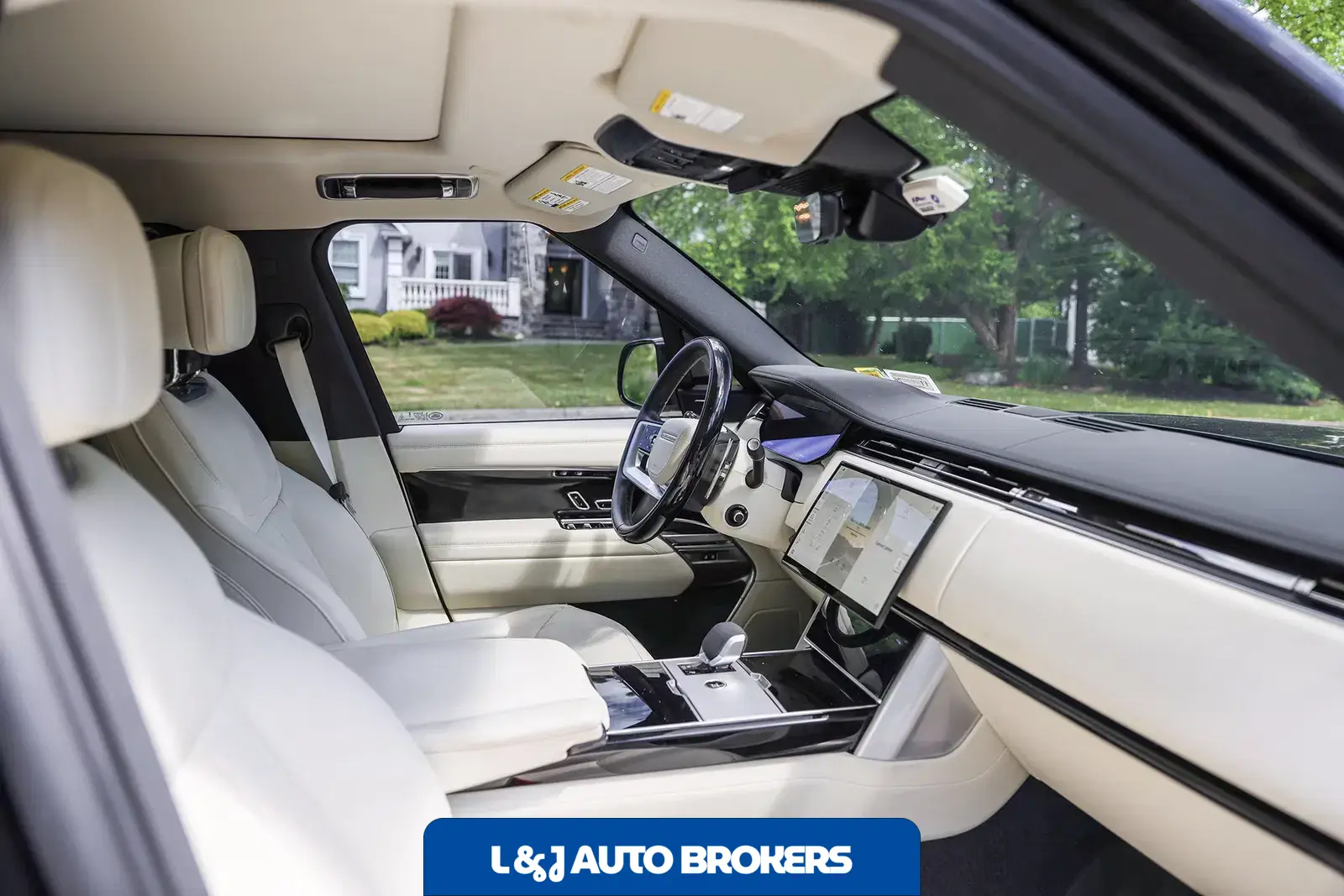2025 Land Rover Range Rover SE LWB P530