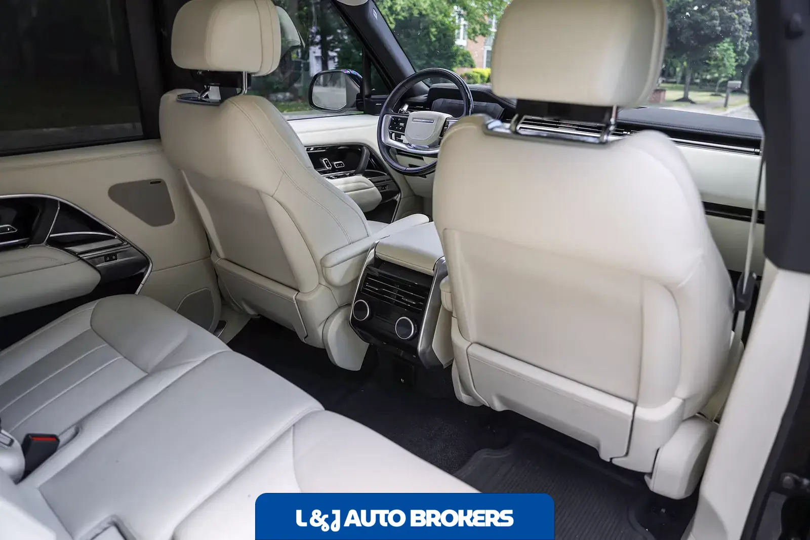 2025 Land Rover Range Rover SE LWB P530