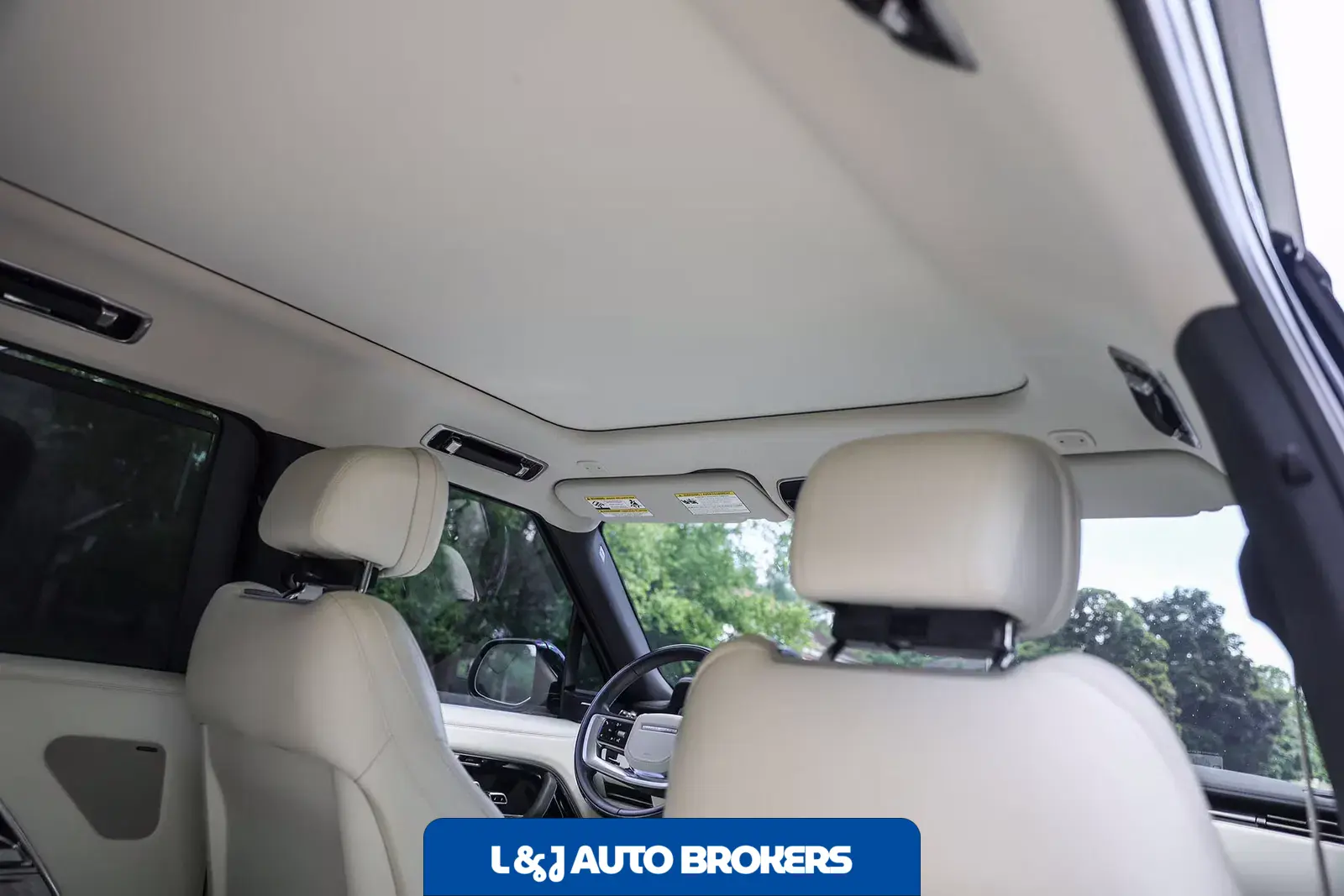 2025 Land Rover Range Rover SE LWB P530