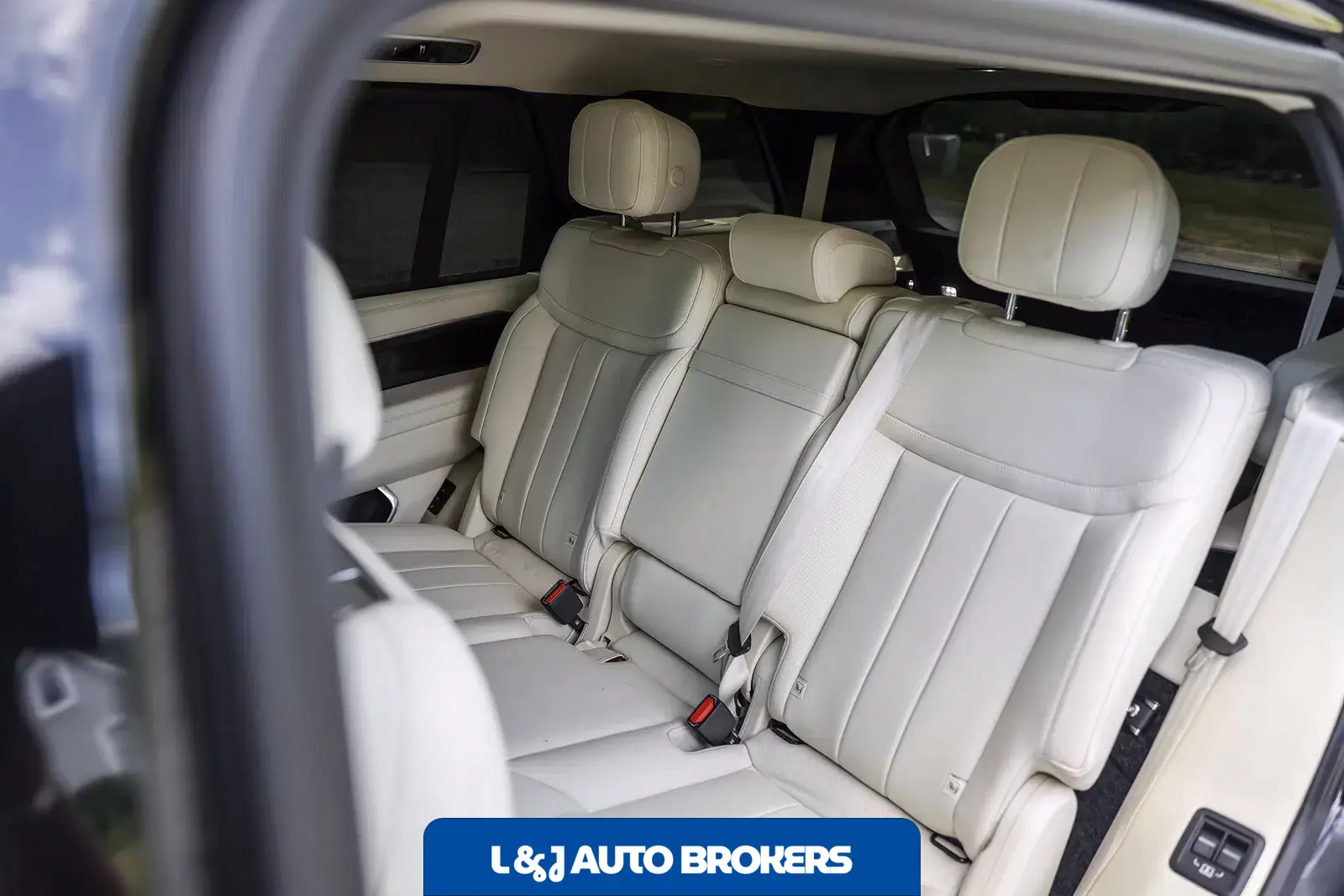 2025 Land Rover Range Rover SE LWB P530