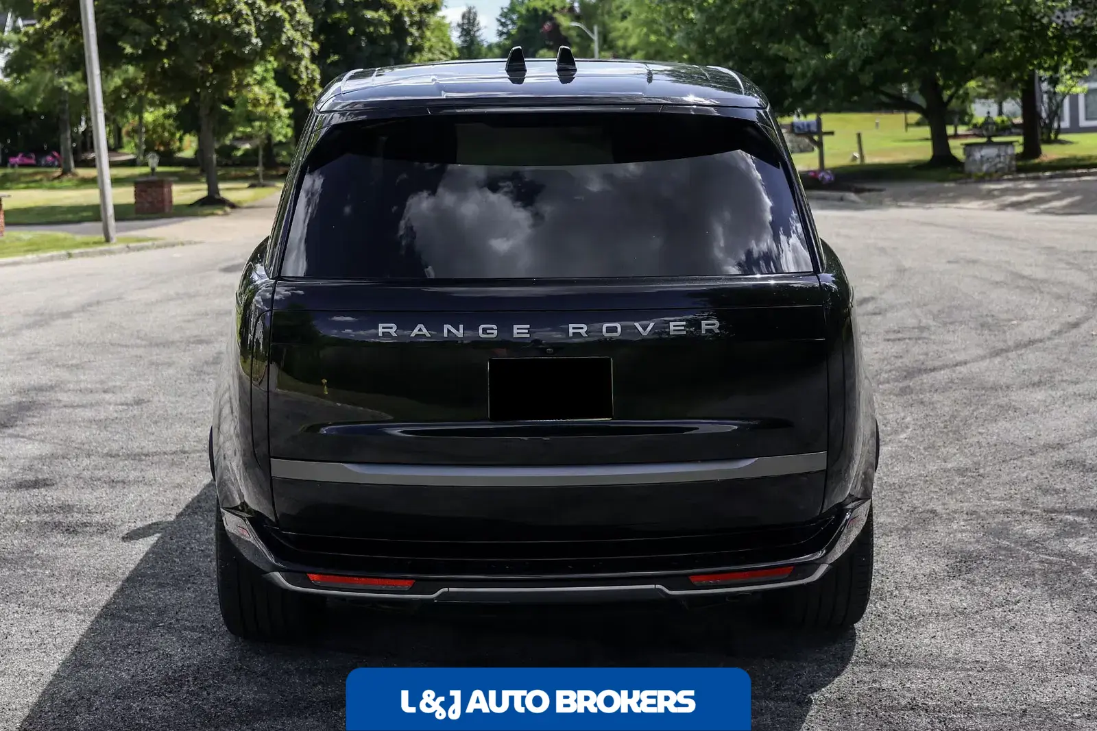 2025 Land Rover Range Rover SE LWB P530
