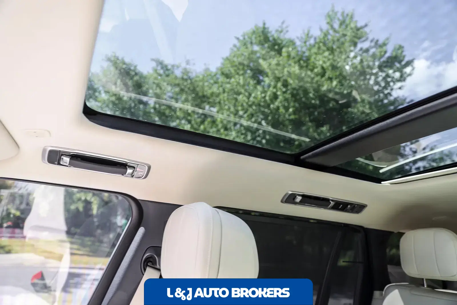 2025 Land Rover Range Rover SE LWB P530