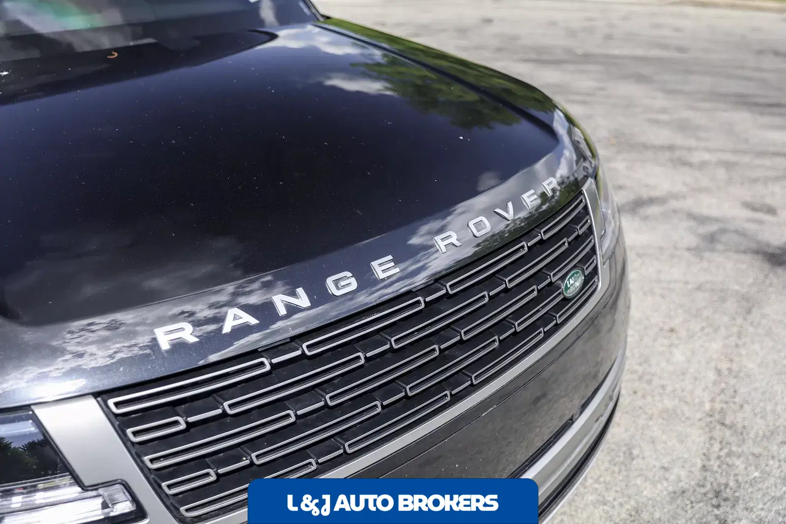 2025 Land Rover Range Rover SE LWB P530