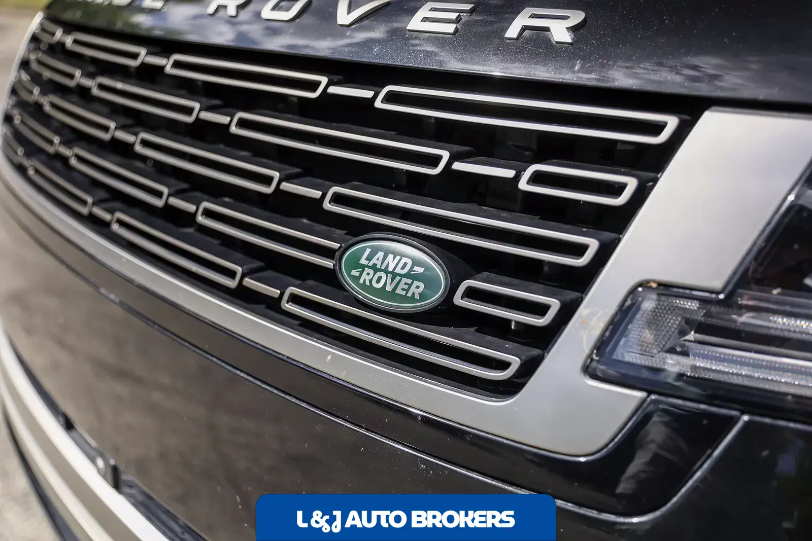 2025 Land Rover Range Rover SE LWB P530