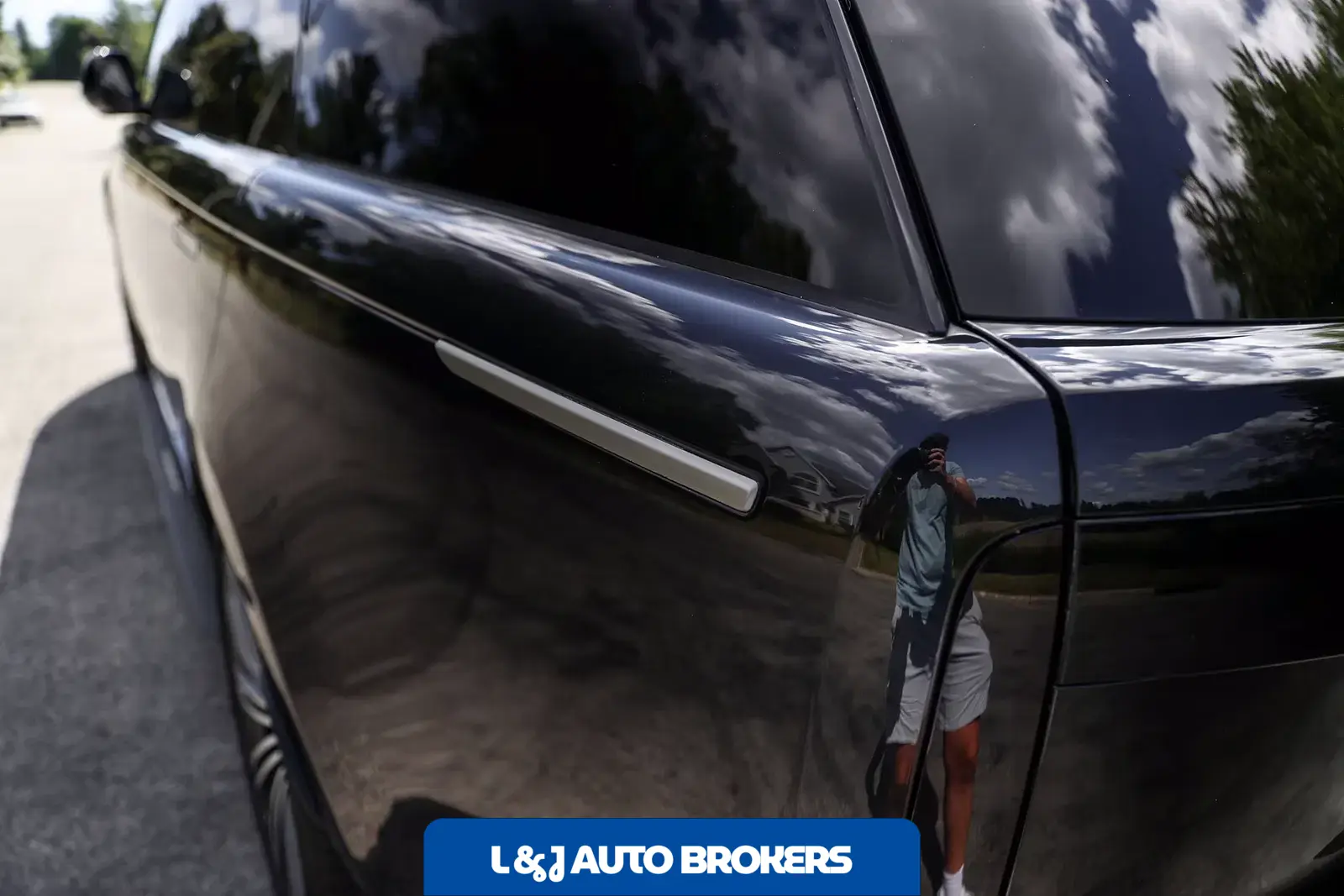 2025 Land Rover Range Rover SE LWB P530