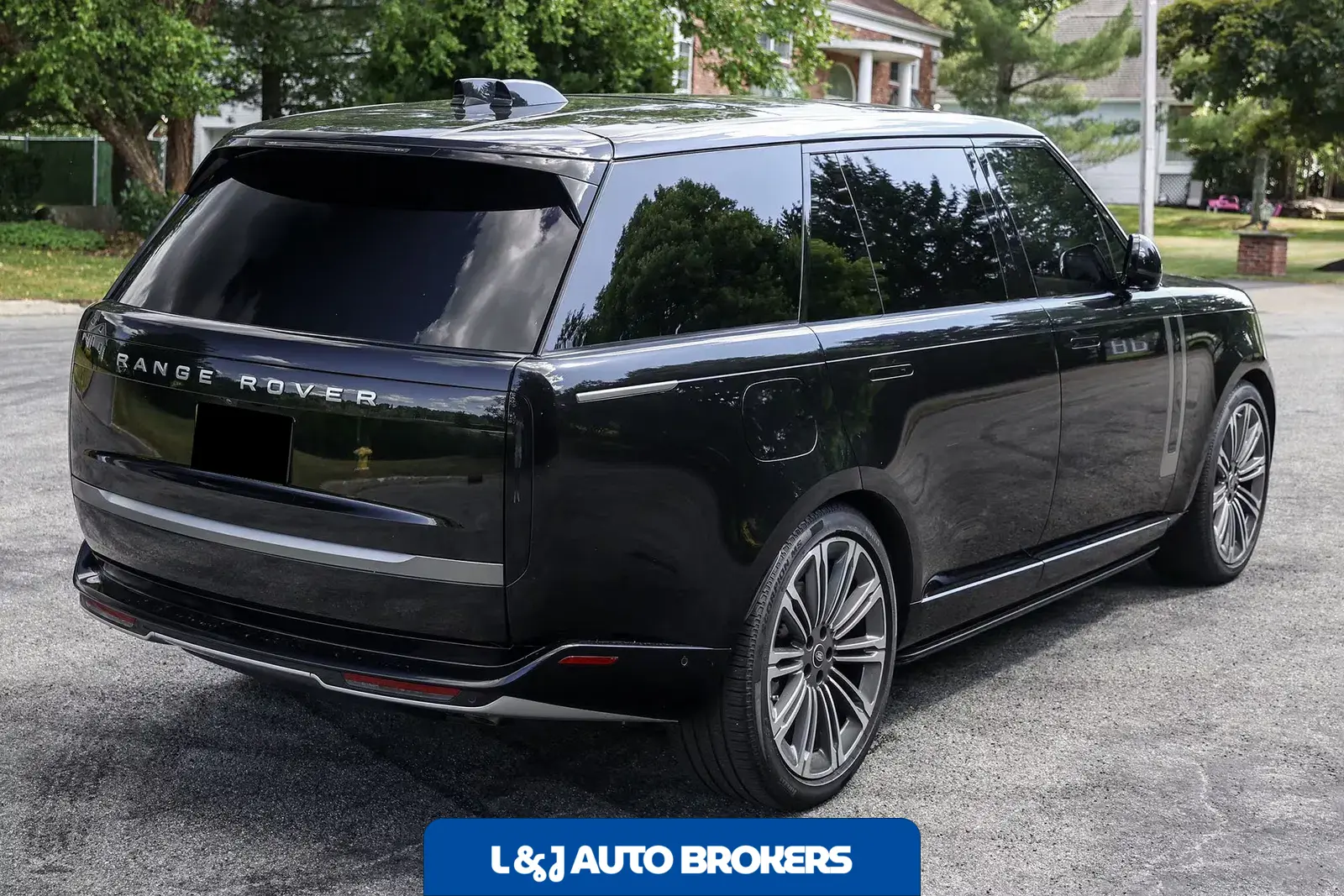 2025 Land Rover Range Rover SE LWB P530