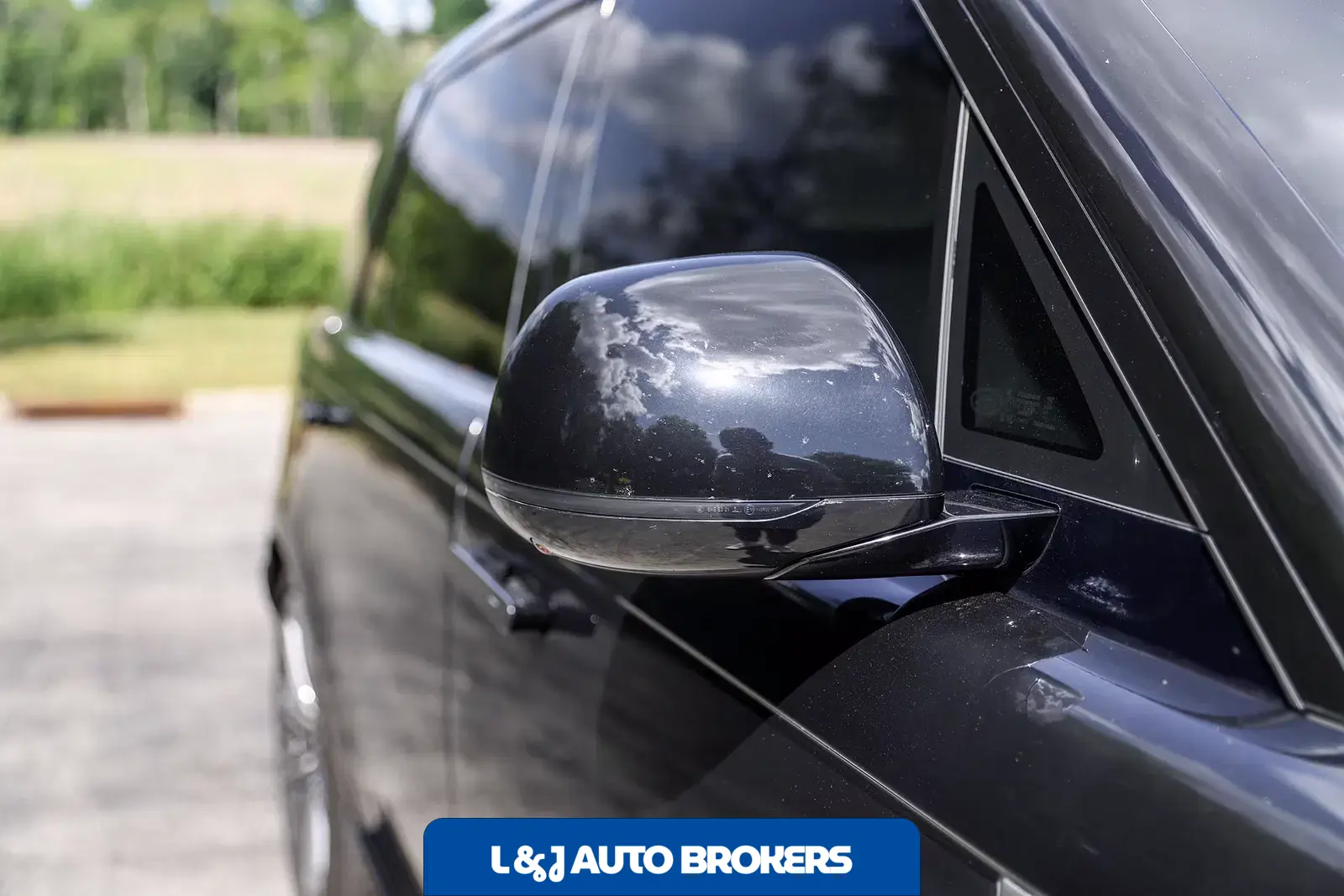 2025 Land Rover Range Rover SE LWB P530