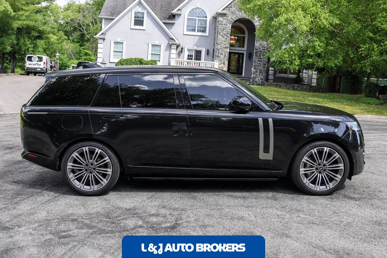 2025 Land Rover Range Rover SE LWB P530