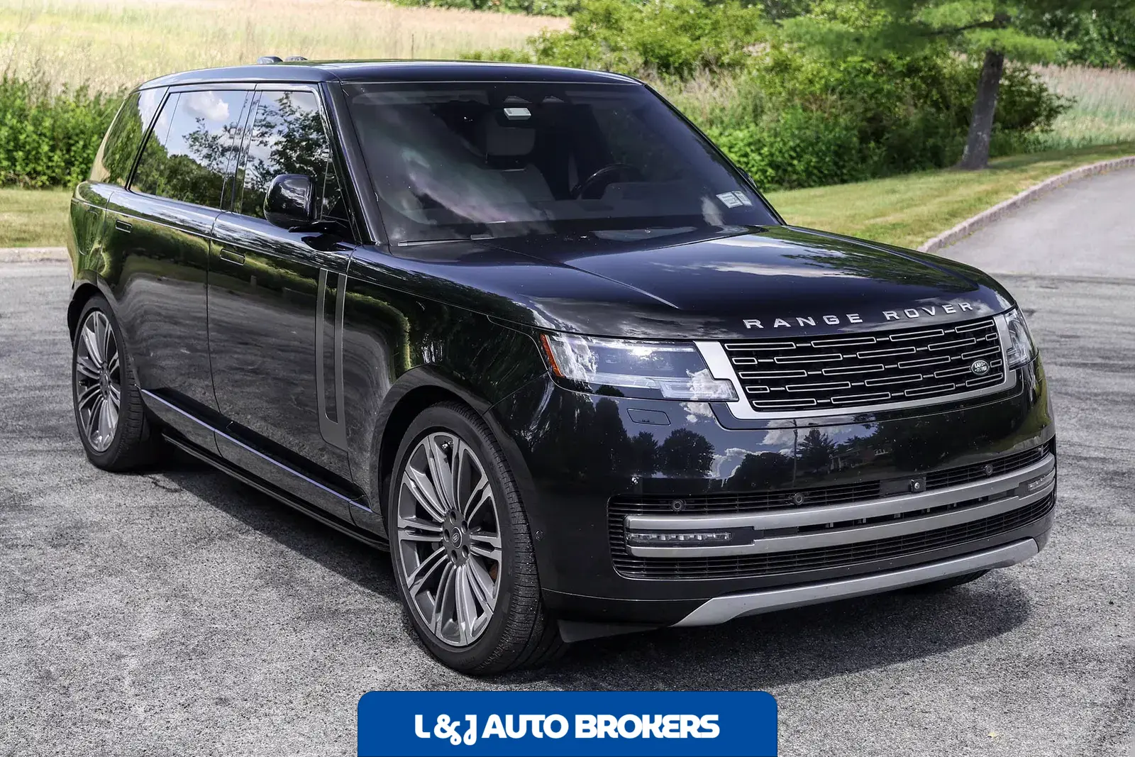 2025 Land Rover Range Rover SE LWB P530