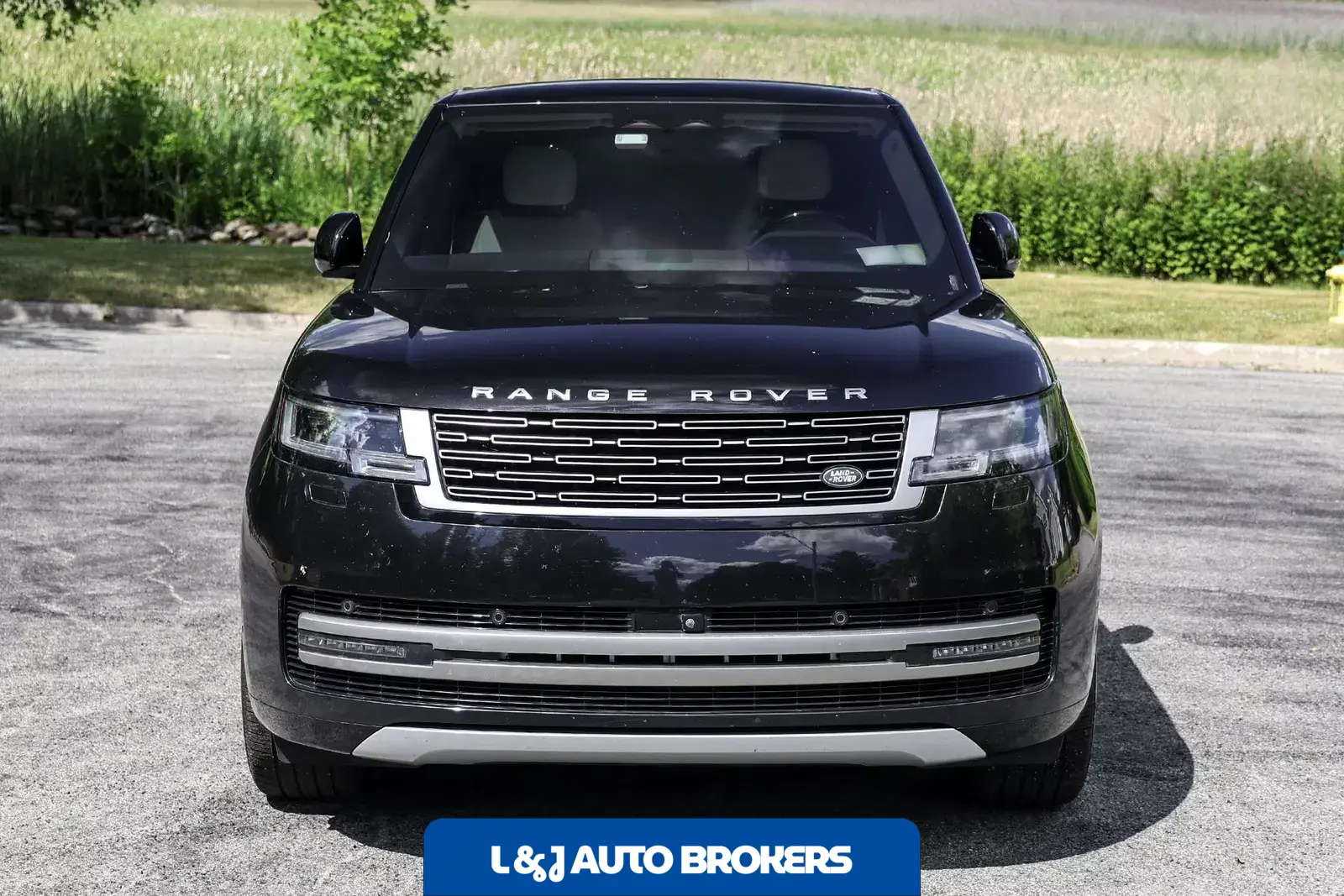 2025 Land Rover Range Rover SE LWB P530
