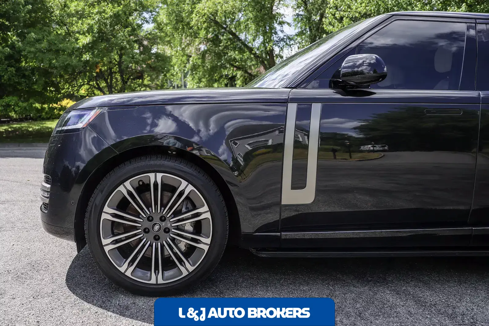 2025 Land Rover Range Rover SE LWB P530