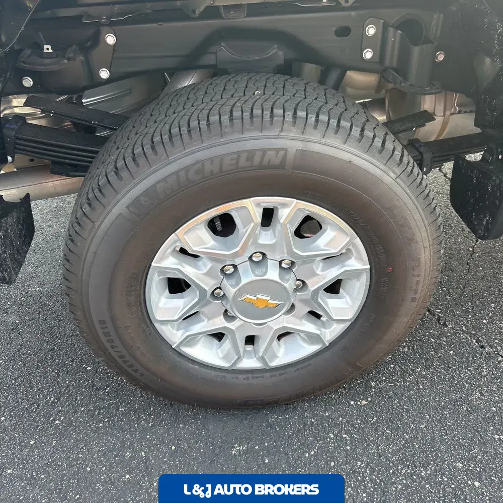 2025 Chevrolet Silverado 3500 LT Crew Cab 4WD LWB SRW