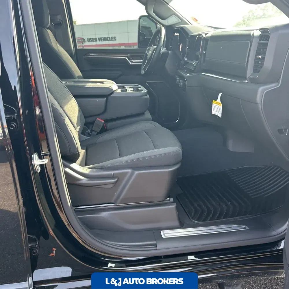 2025 Chevrolet Silverado 3500 LT Crew Cab 4WD LWB SRW