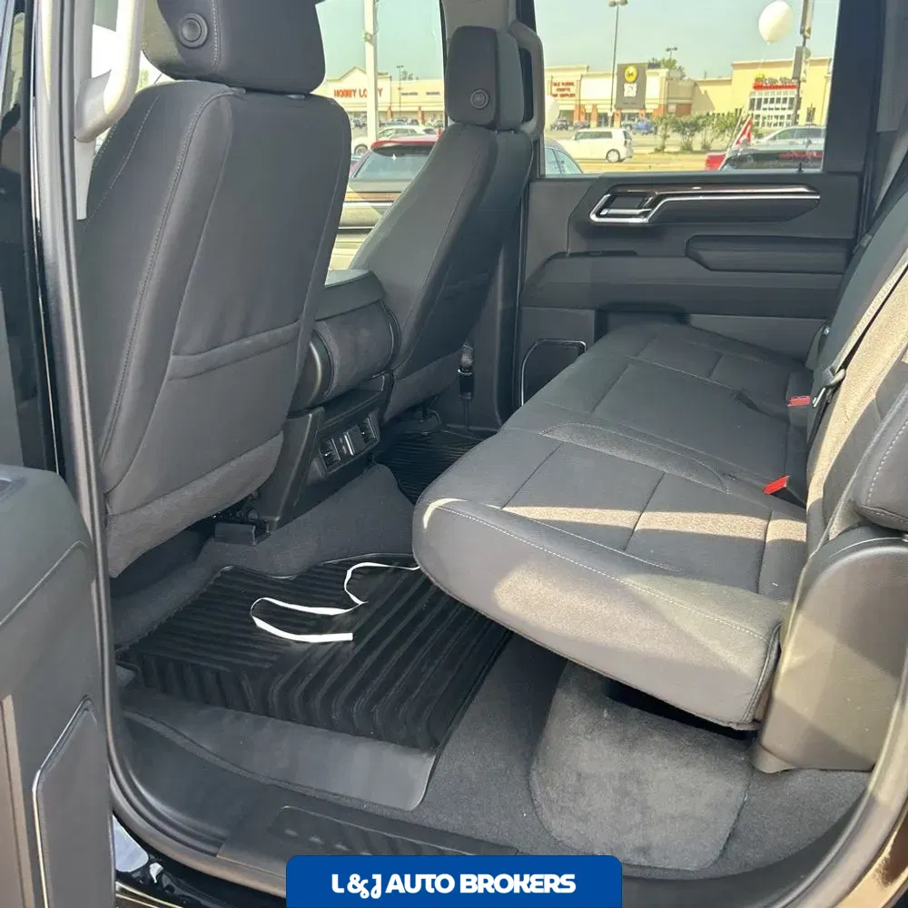 2025 Chevrolet Silverado 3500 LT Crew Cab 4WD LWB SRW