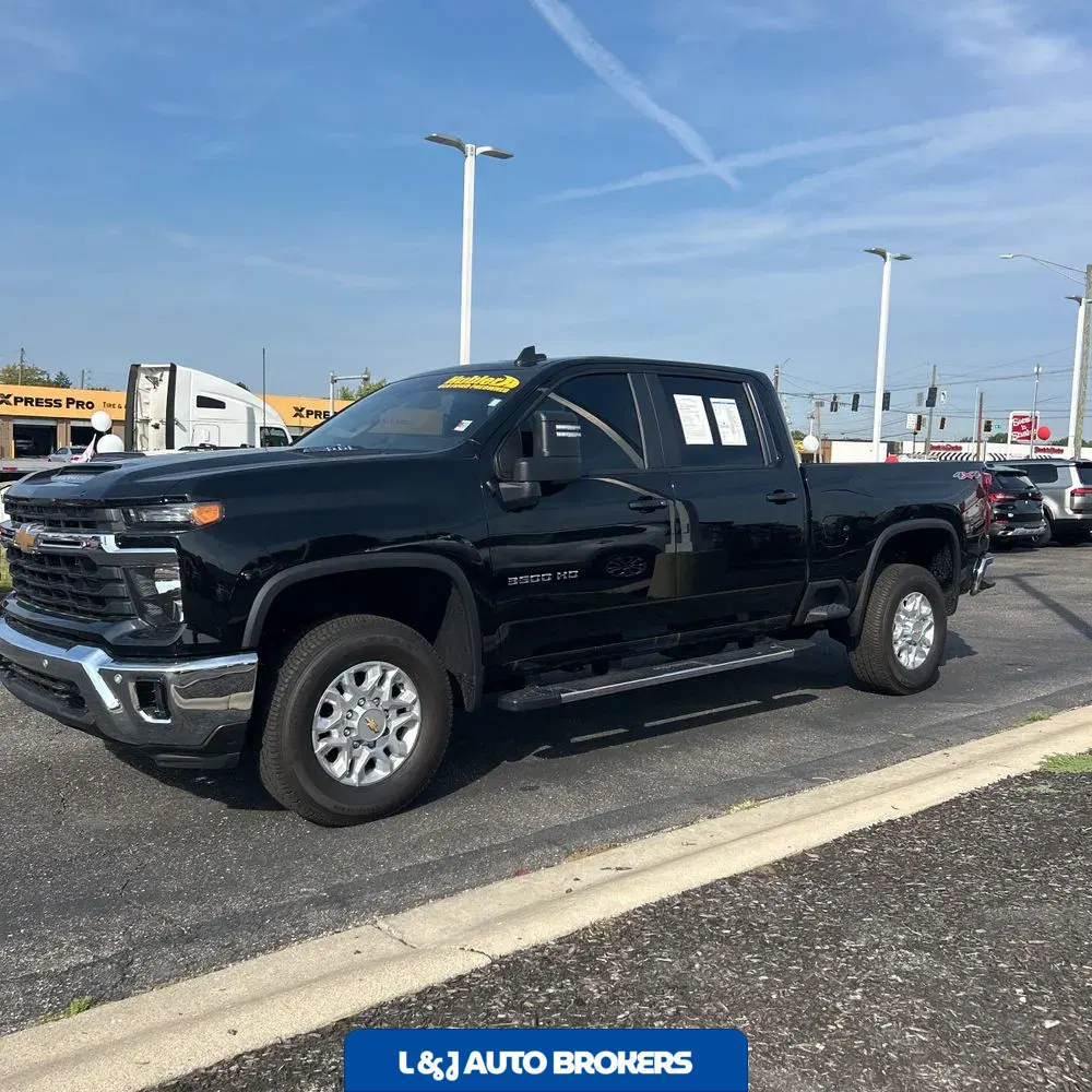 2025 Chevrolet Silverado 3500 LT Crew Cab 4WD LWB SRW