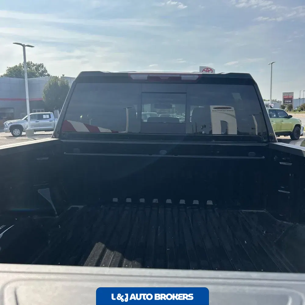 2025 Chevrolet Silverado 3500 LT Crew Cab 4WD LWB SRW