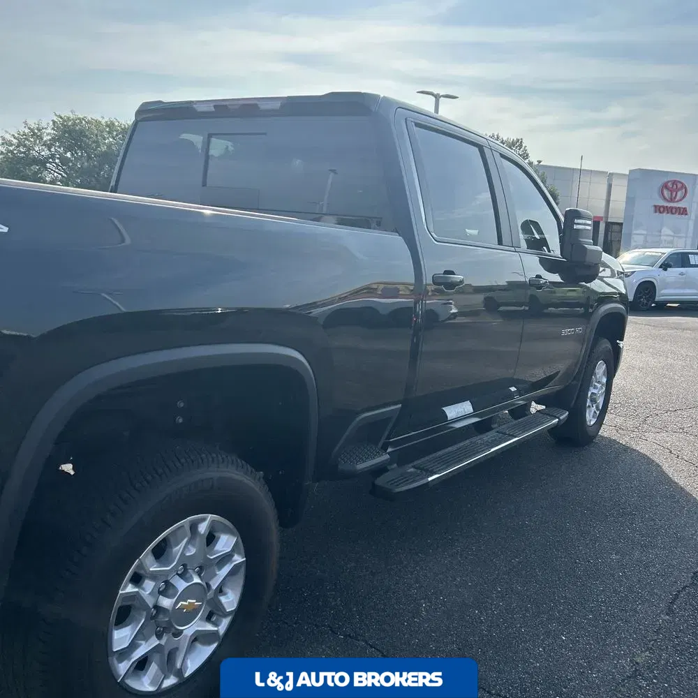 2025 Chevrolet Silverado 3500 LT Crew Cab 4WD LWB SRW