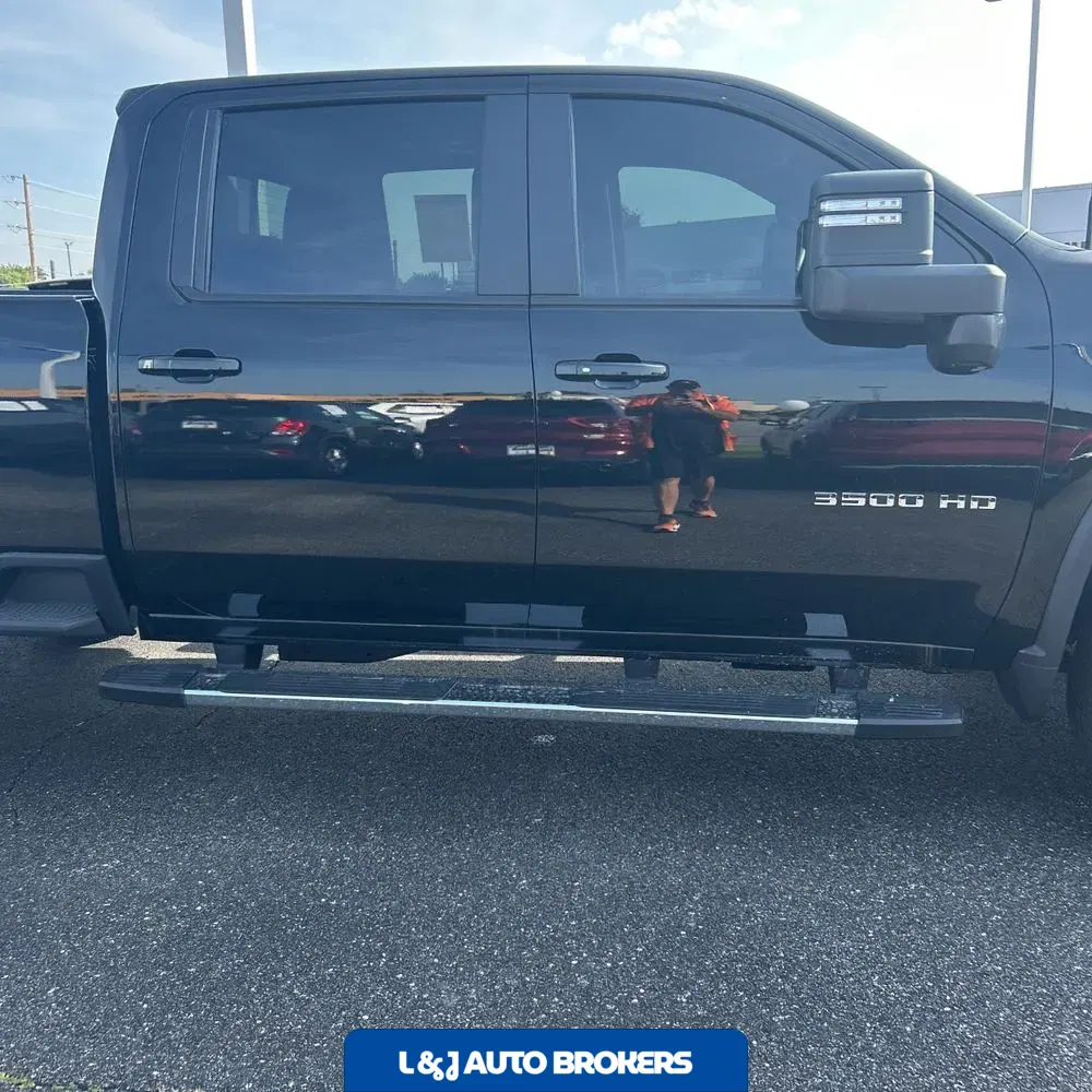 2025 Chevrolet Silverado 3500 LT Crew Cab 4WD LWB SRW