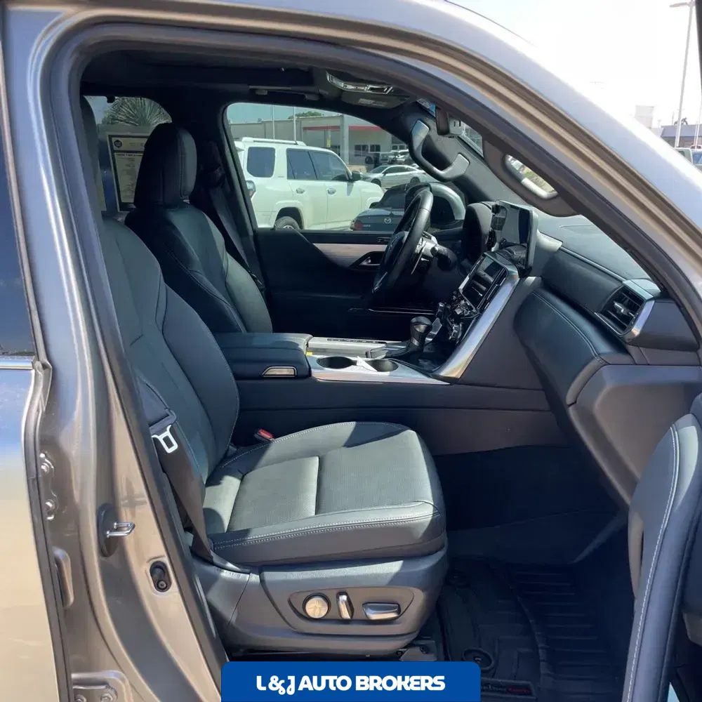2024 Lexus LX 600 F SPORT Handling