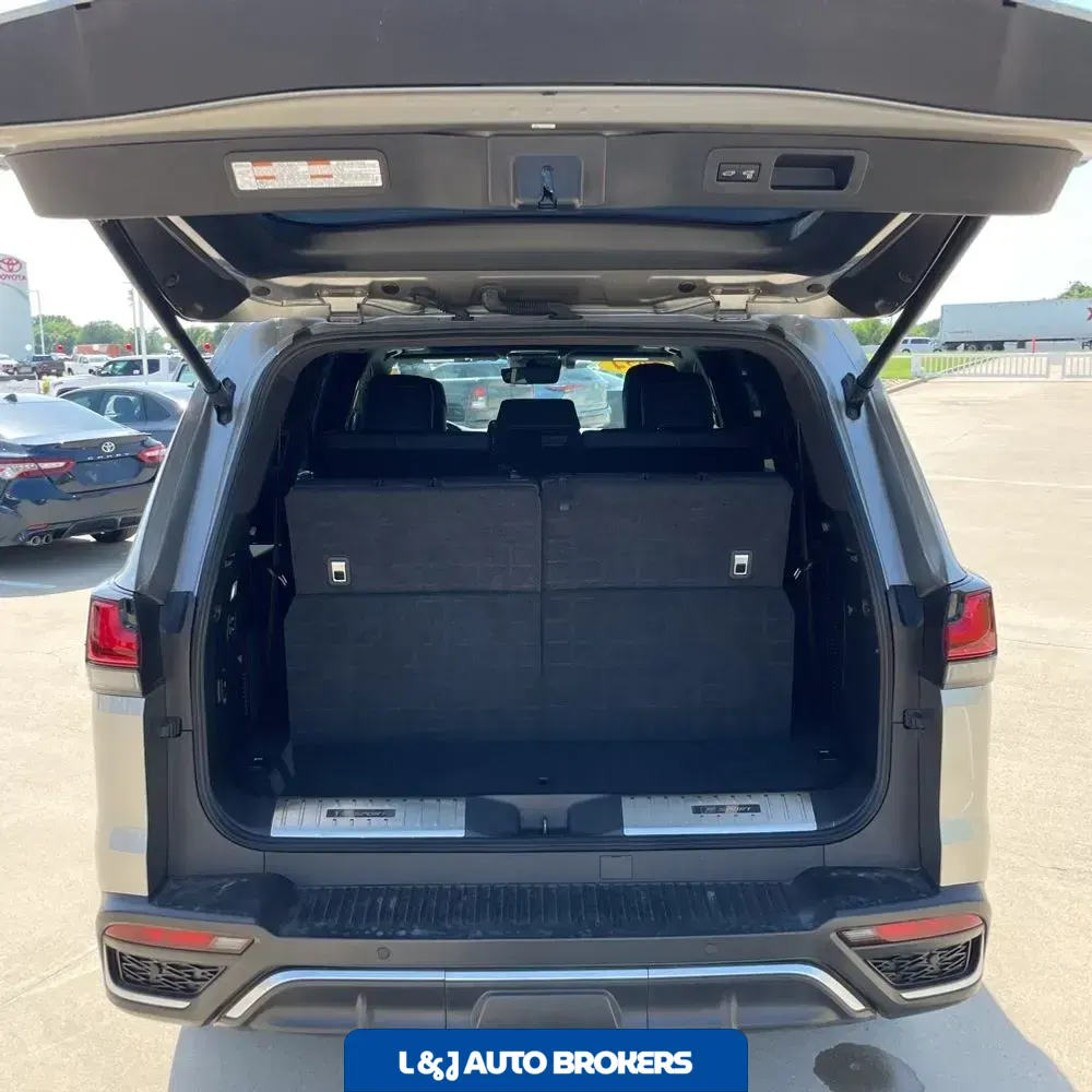 2024 Lexus LX 600 F SPORT Handling