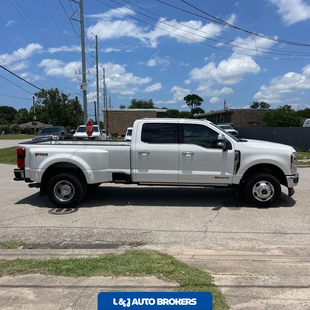 2024 Ford F-350 Super Duty Lariat