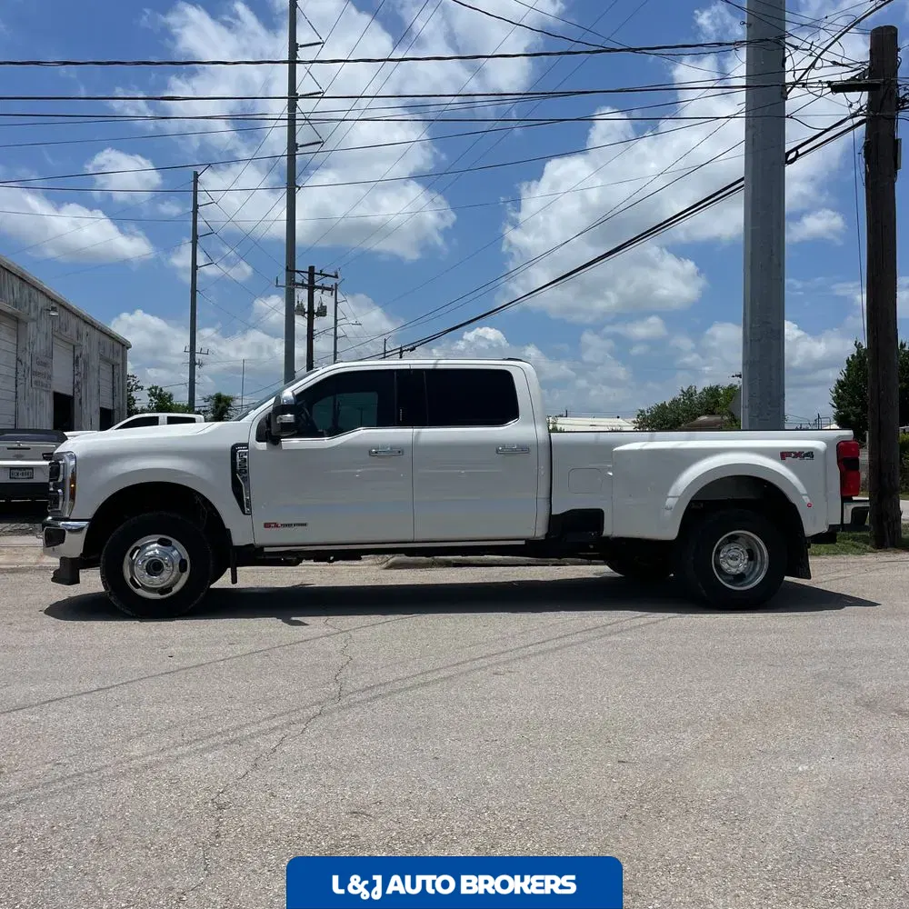 2024 Ford F-350 Super Duty Lariat