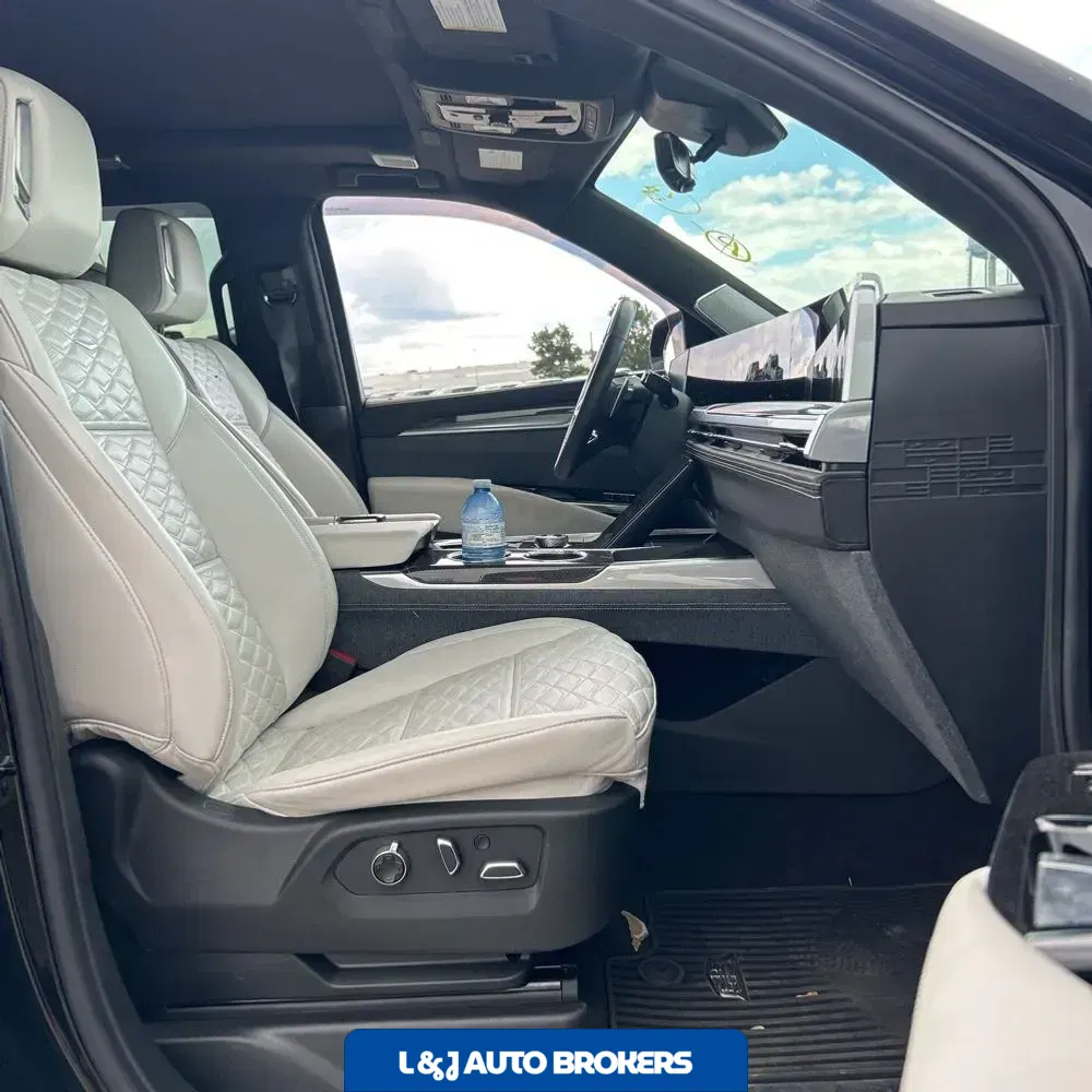 2025 Cadillac Escalade V-Sport