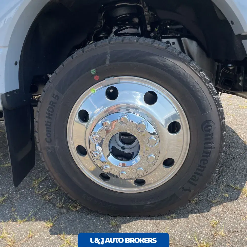 2025 Ford F-450 Super Duty Platinum