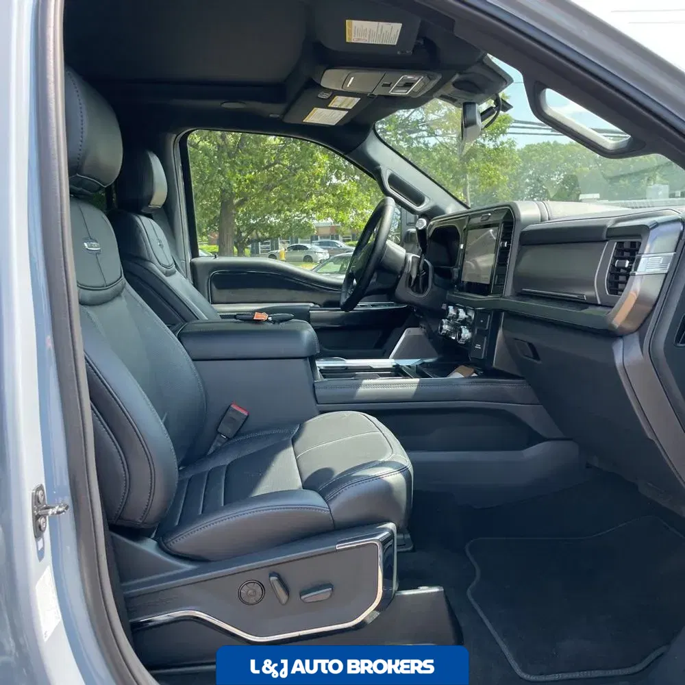2025 Ford F-450 Super Duty Platinum
