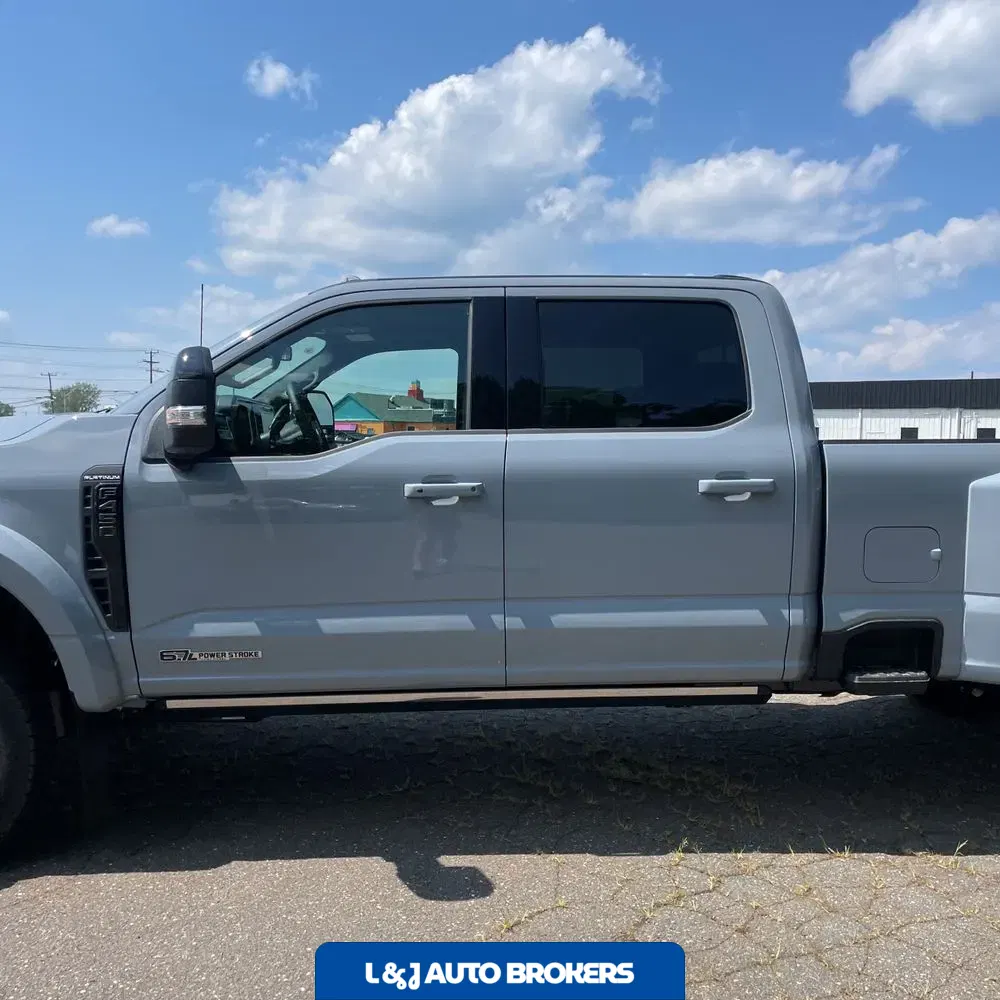 2025 Ford F-450 Super Duty Platinum