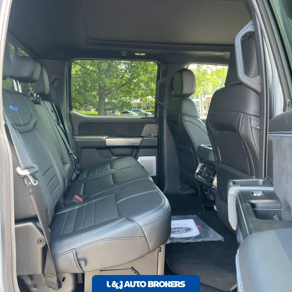 2025 Ford F-450 Super Duty Platinum