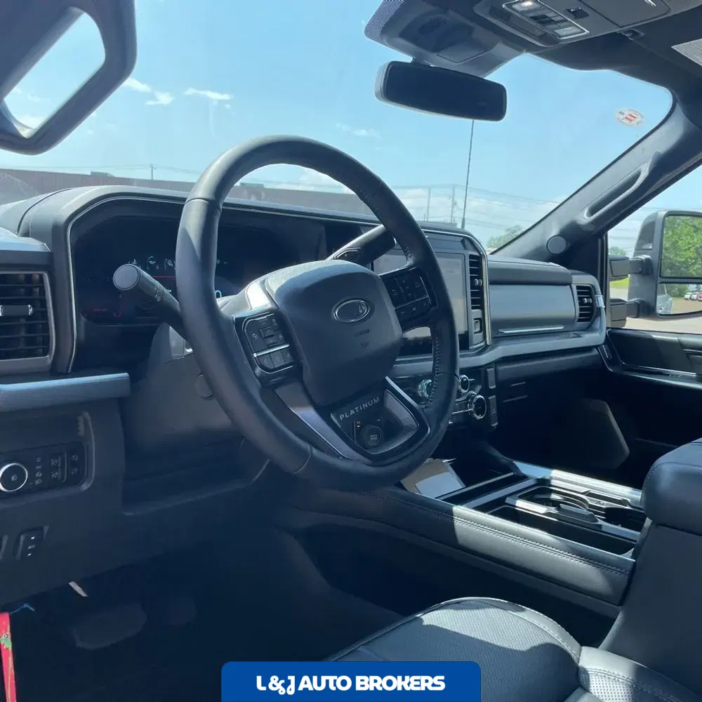 2025 Ford F-450 Super Duty Platinum