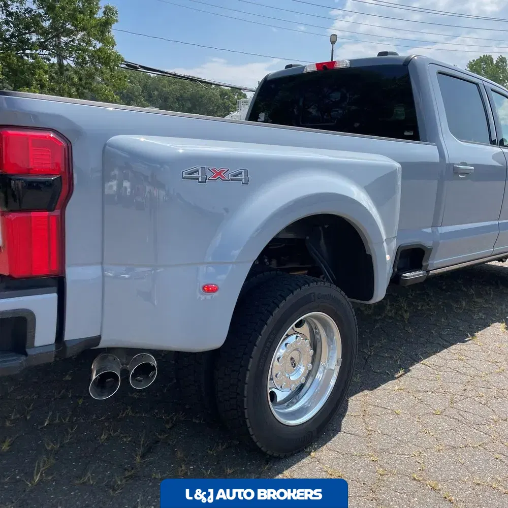 2025 Ford F-450 Super Duty Platinum