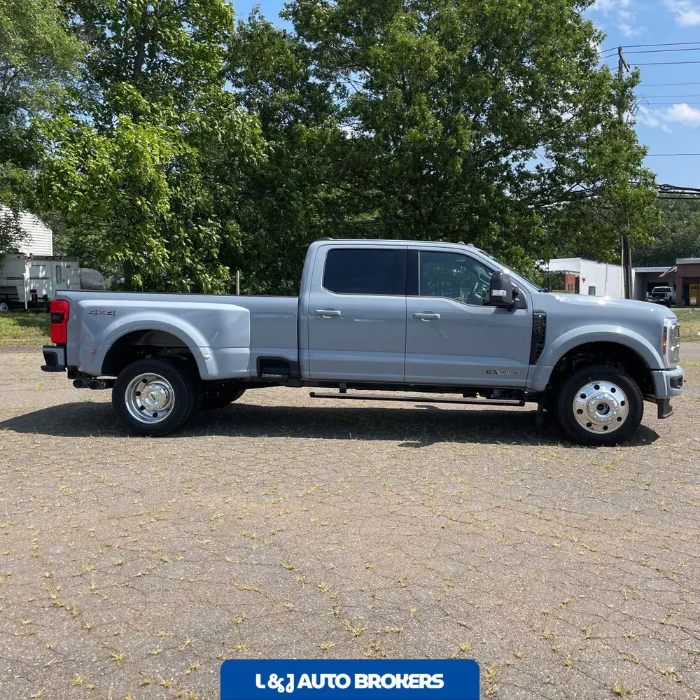 2025 Ford F-450 Super Duty Platinum