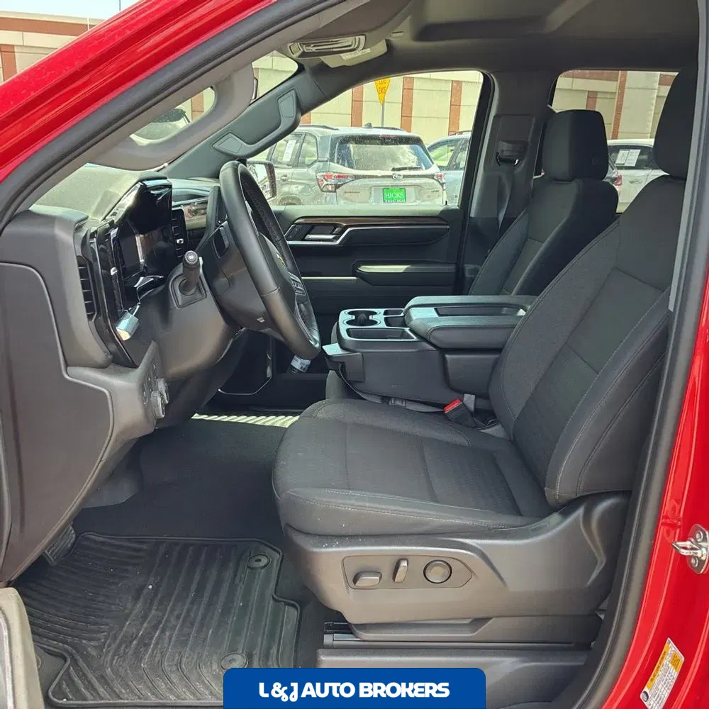 2025 Chevrolet Silverado 1500 LT