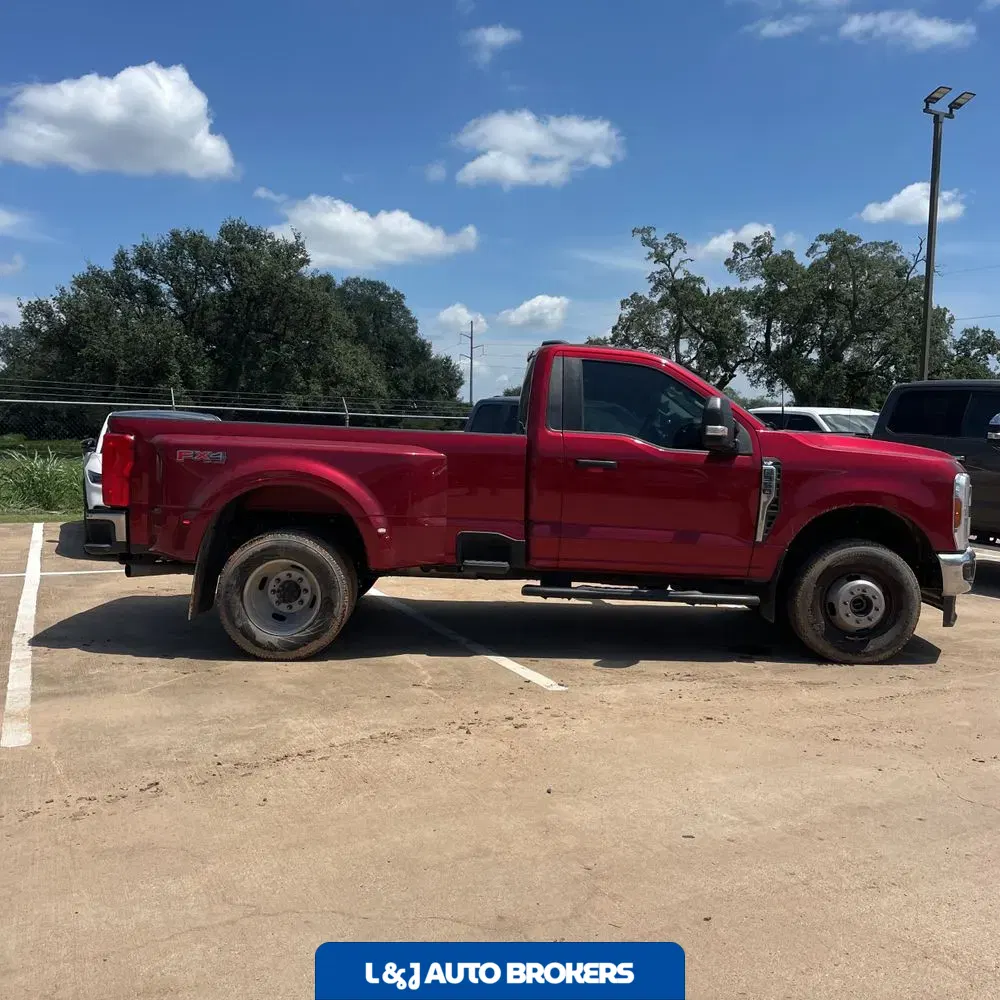 2025 Ford F-350 Super Duty XLT
