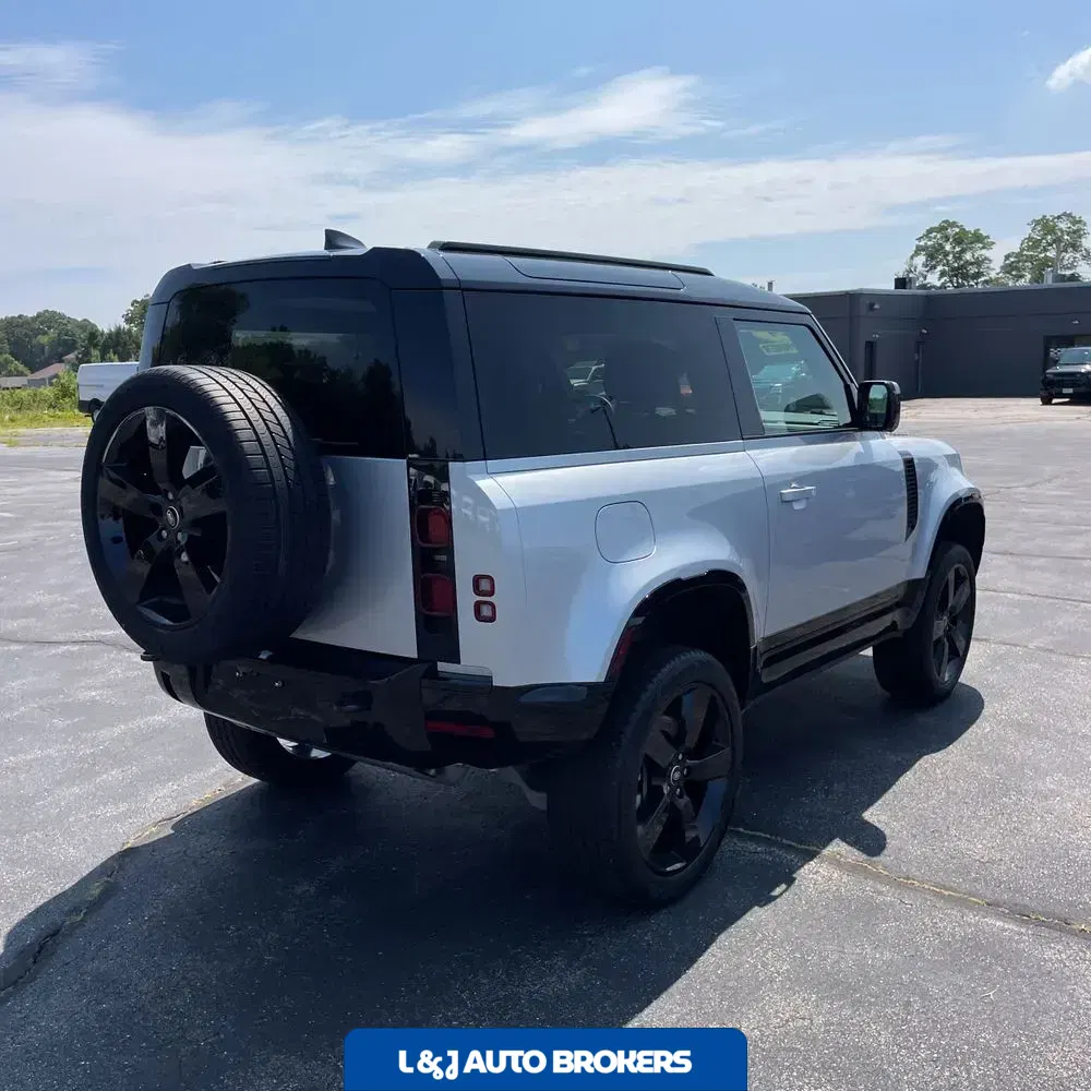 2024 Land Rover Defender 90 P400 X-Dynamic SE