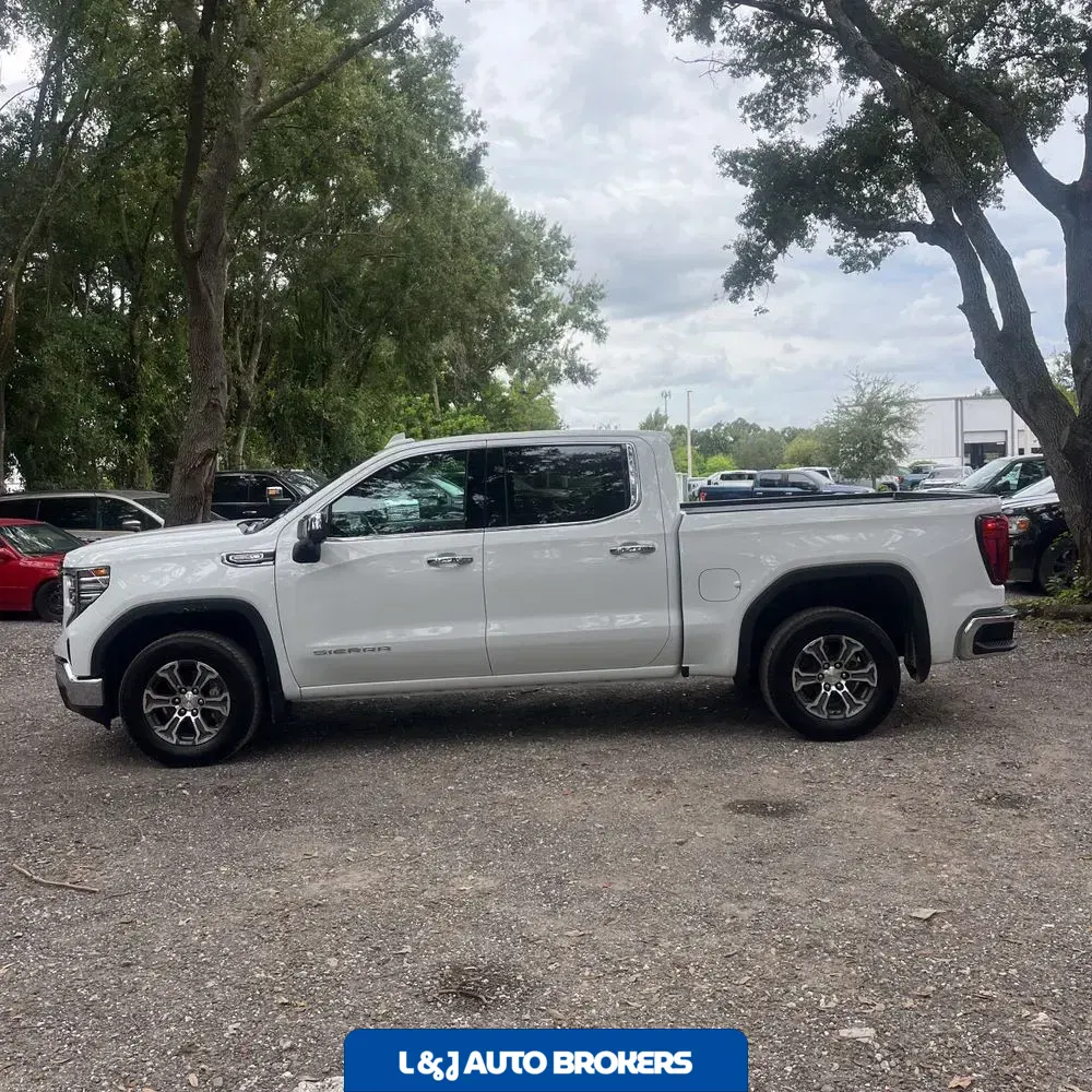 2025 GMC Sierra 1500 SLT