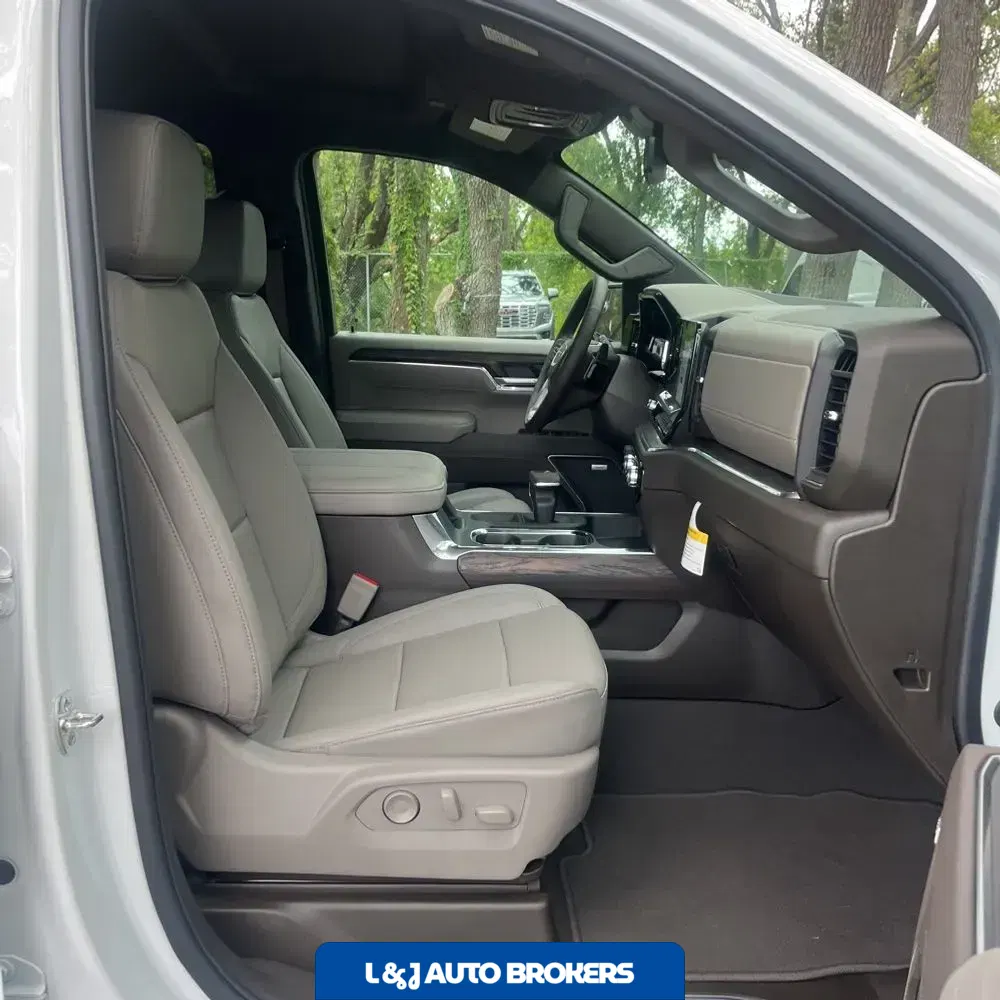 2025 GMC Sierra 1500 SLT