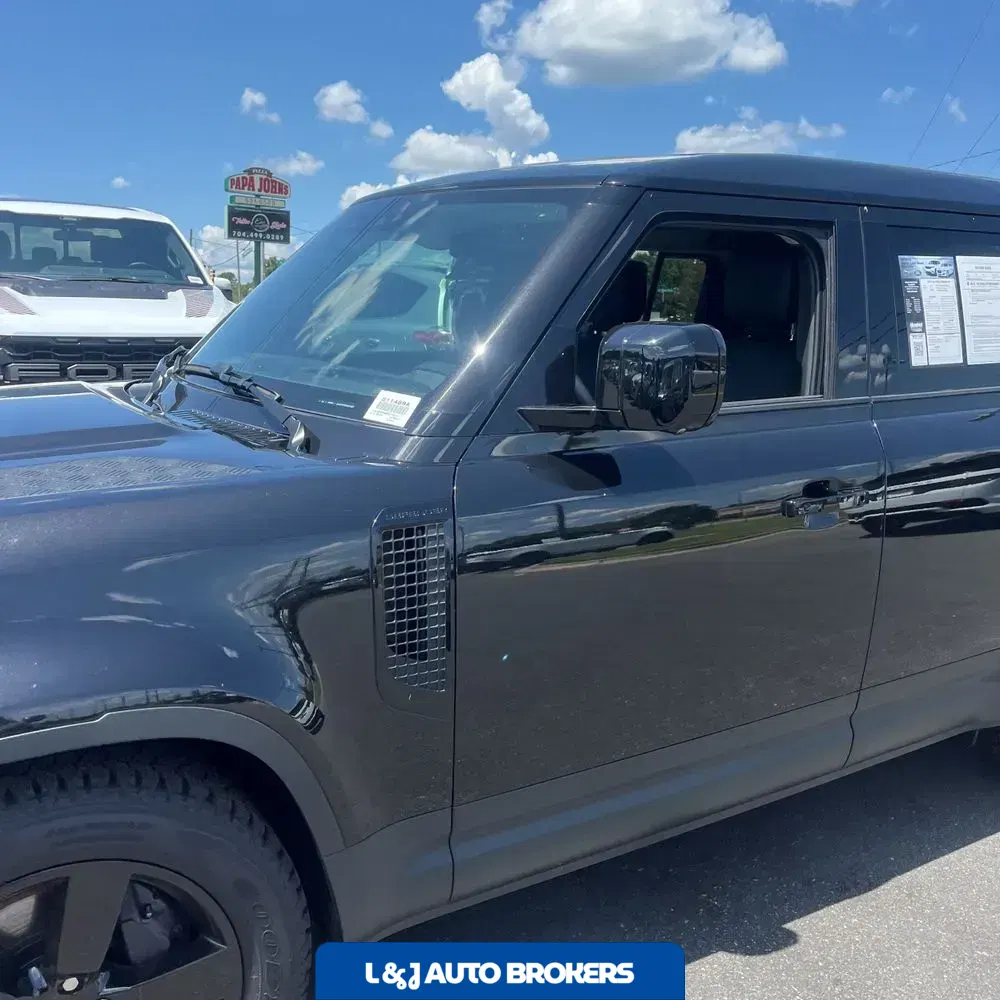 2024 Land Rover Defender 110 V8 P500 SE