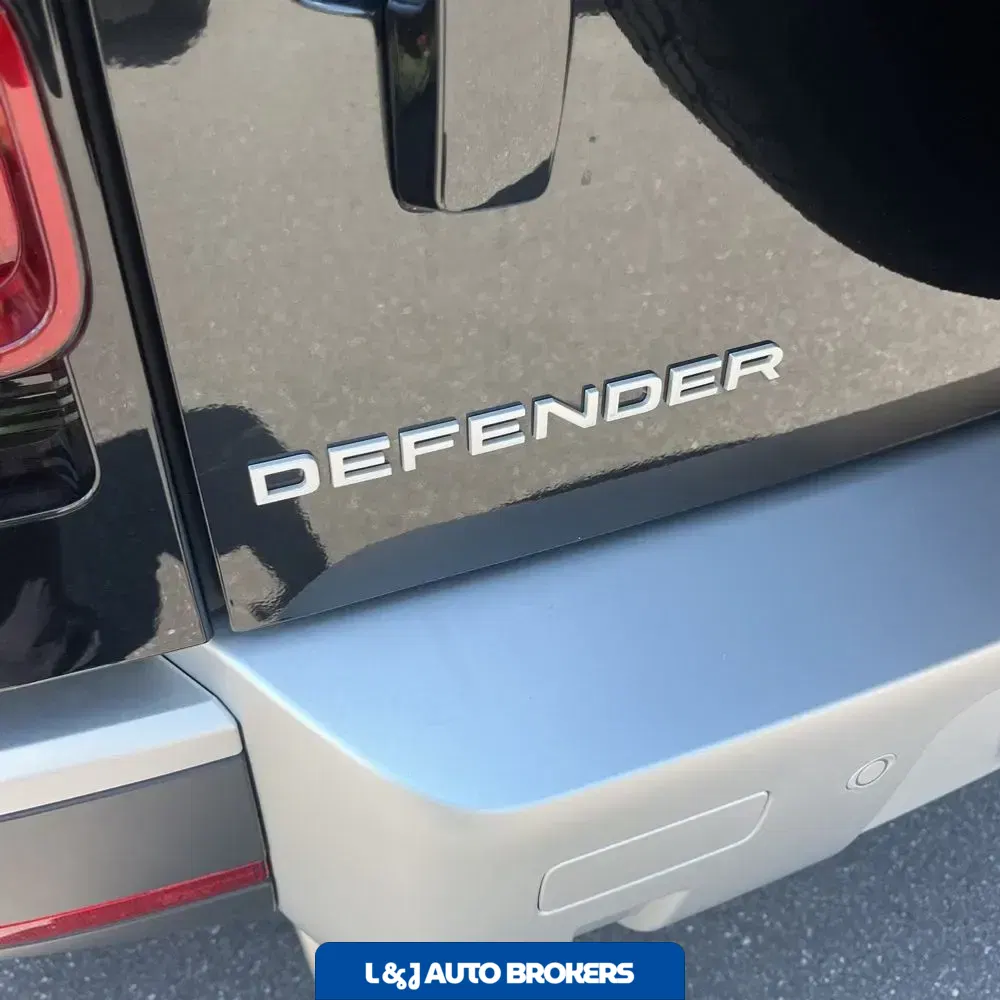 2024 Land Rover Defender 110 V8 P500 SE