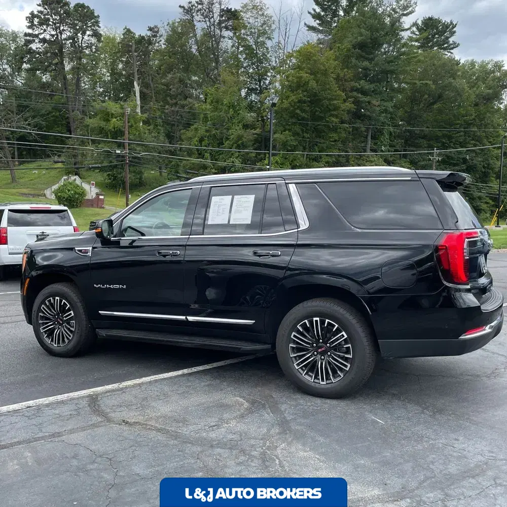 2025 GMC Yukon Elevation