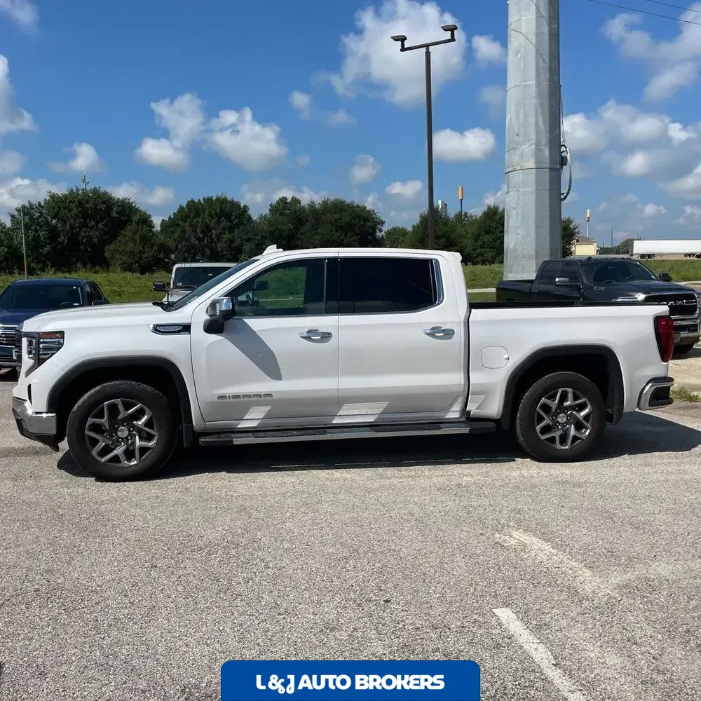 2024 GMC Sierra 1500 SLT