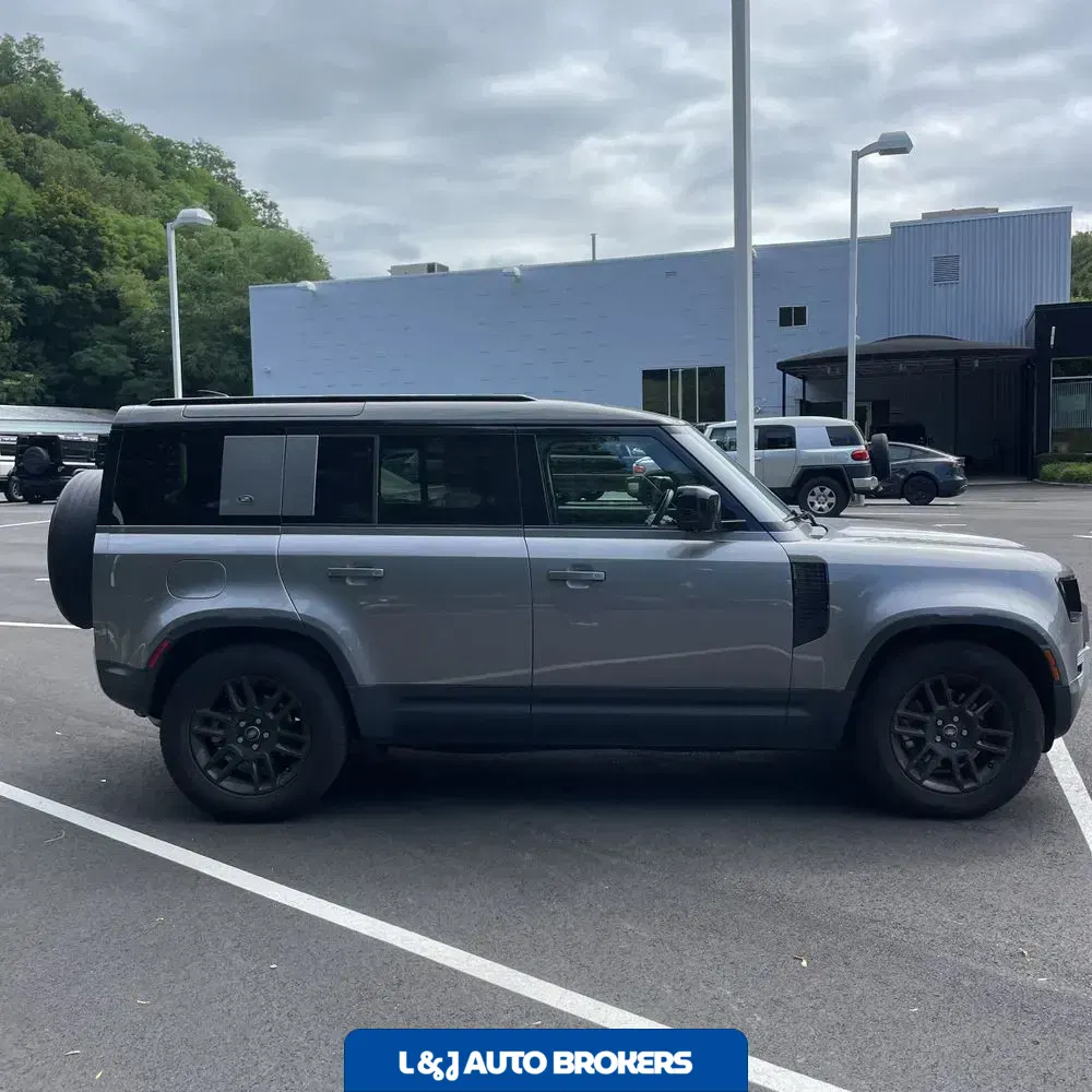 2024 Land Rover Defender 110 S P300