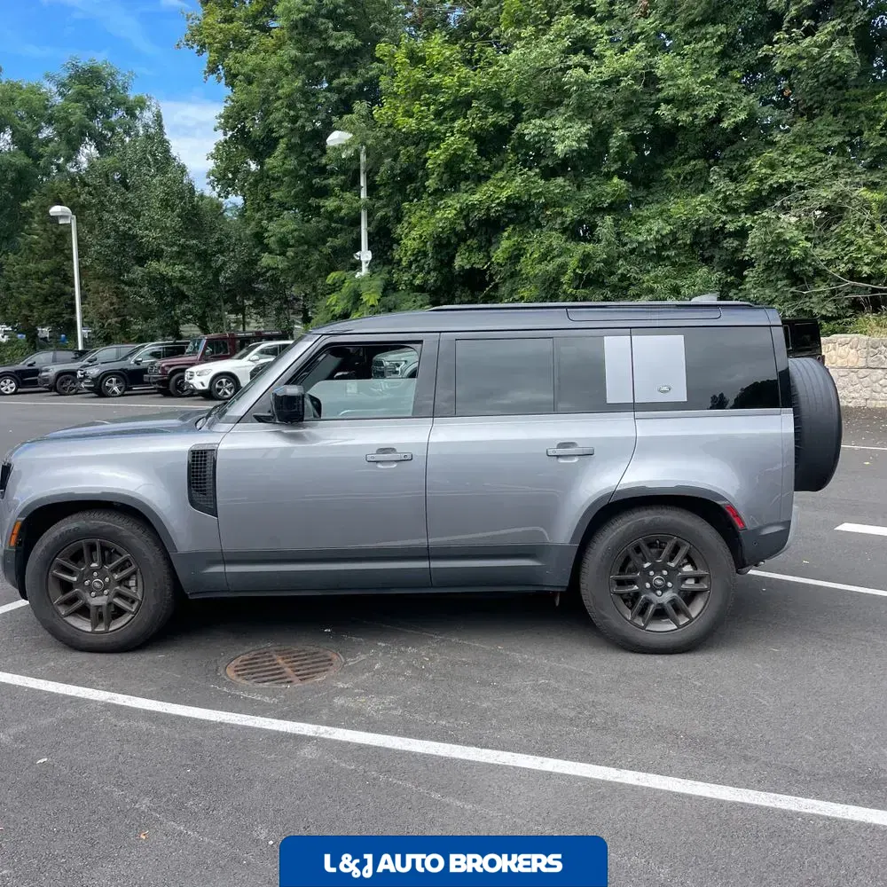 2024 Land Rover Defender 110 S P300