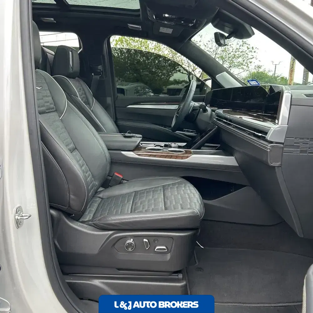 2025 Cadillac Escalade Sport Platinum
