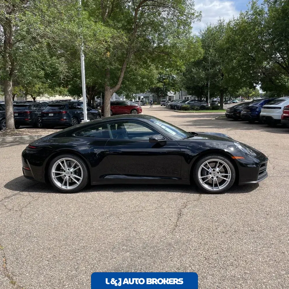 2025 Porsche 911 Carrera