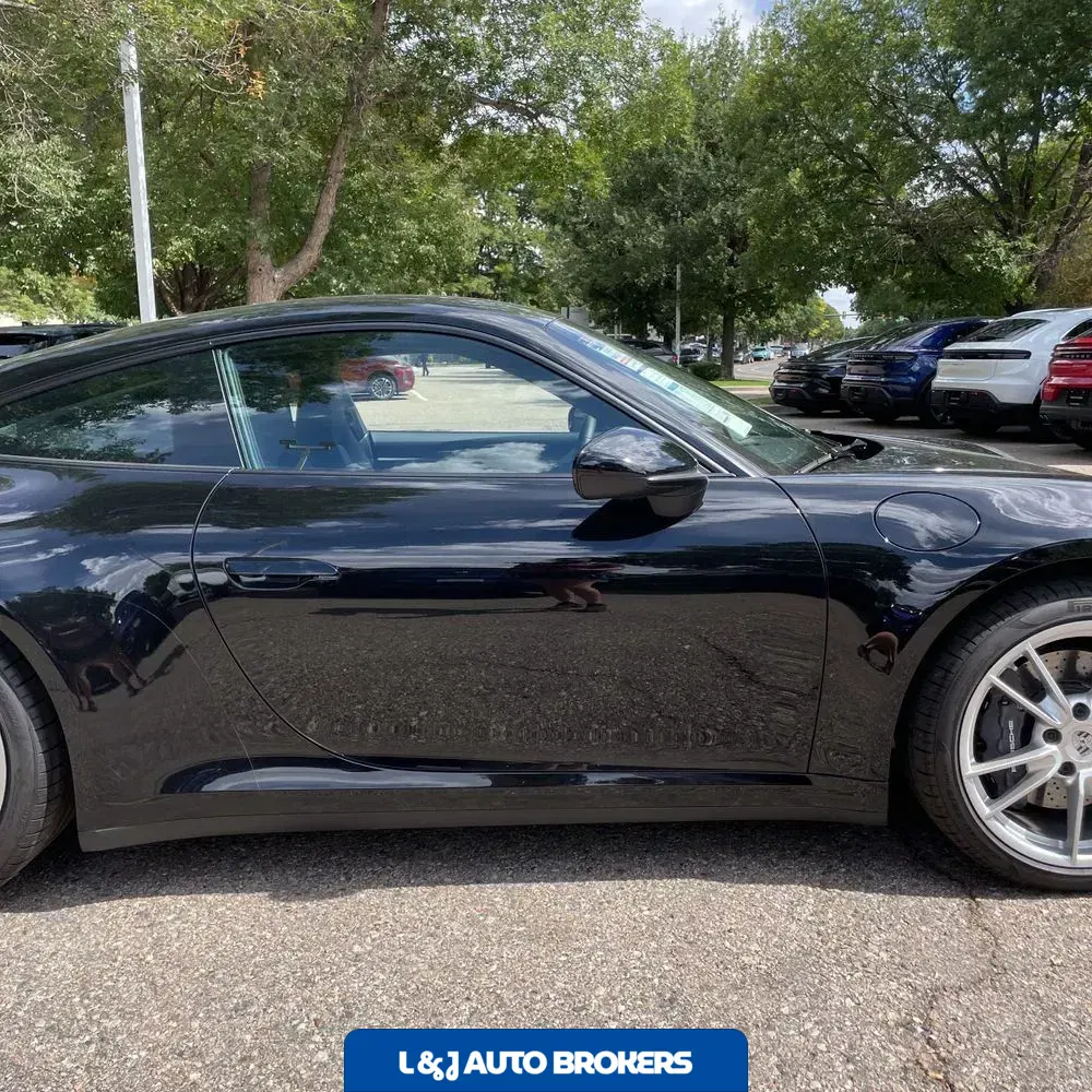 2025 Porsche 911 Carrera