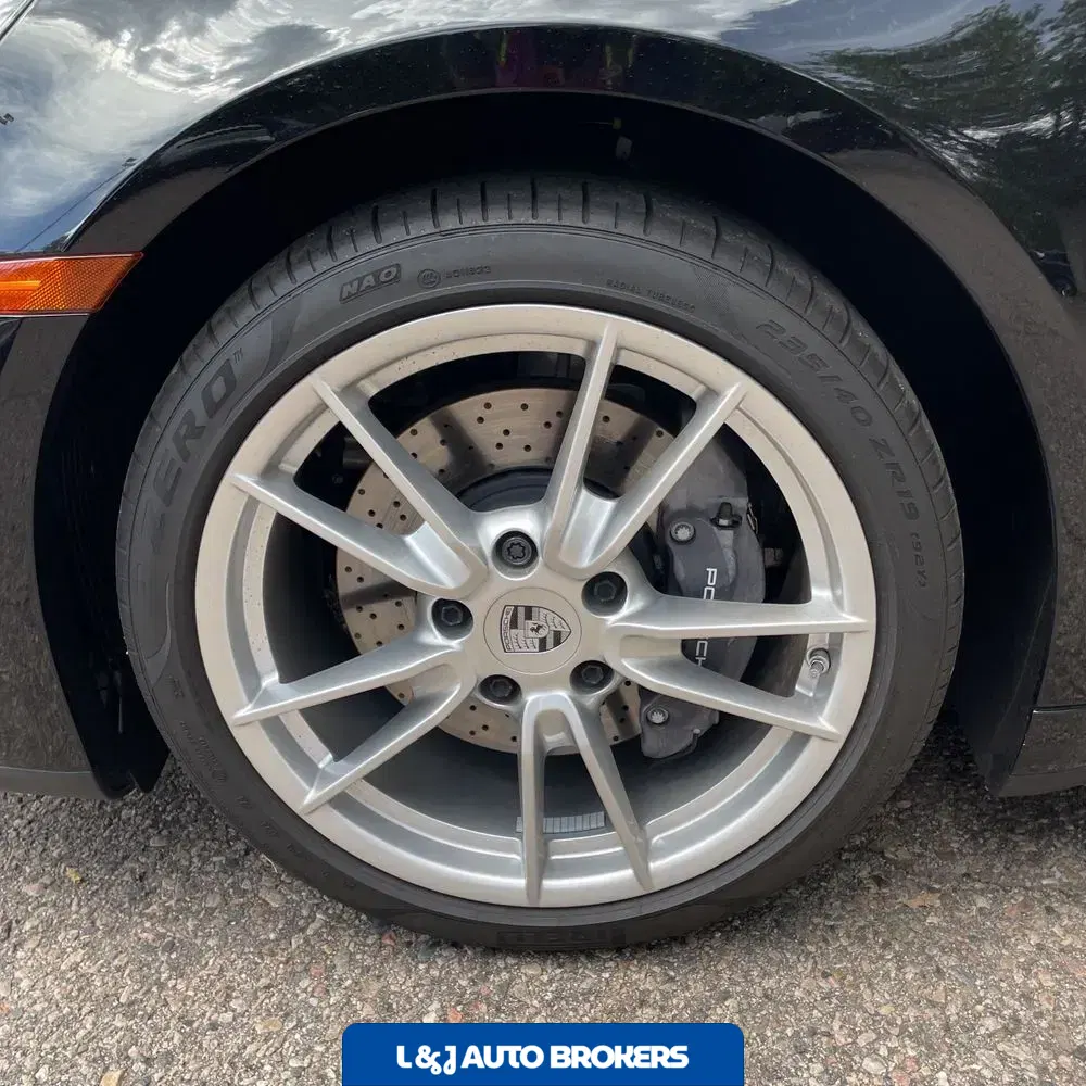 2025 Porsche 911 Carrera