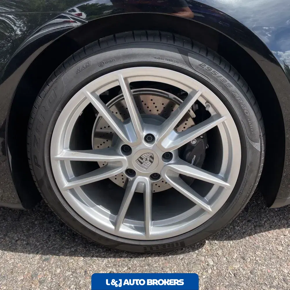 2025 Porsche 911 Carrera